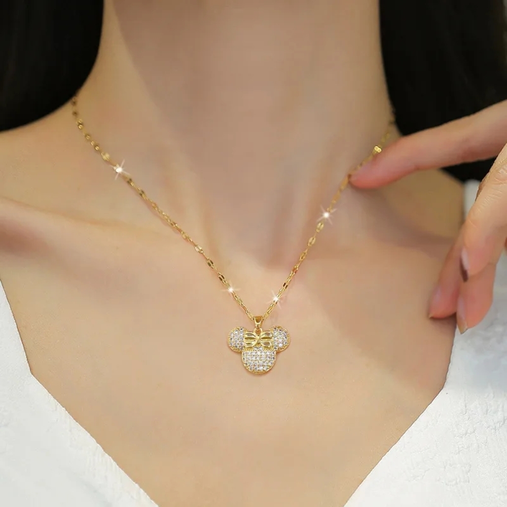 Elegant Gold Necklace with Crystal Accents